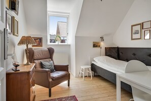 Standard Single Room | Individually decorated, individually furnished, desk, laptop workspace