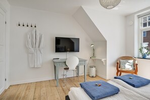 Standard Double Room | Individually decorated, individually furnished, desk, laptop workspace