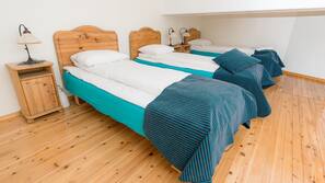 Schreibtisch, kostenlose Babybetten, kostenloses WLAN