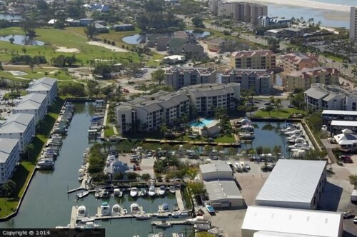 Santa Maria 105 Wkly Fort Myers Beach Usa Expedia Au Interior Detail Featured Image