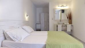 Premium bedding, in-room safe, free WiFi