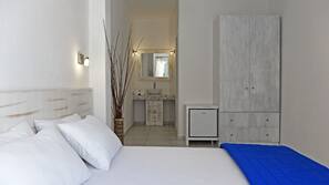 Premium bedding, in-room safe, free WiFi