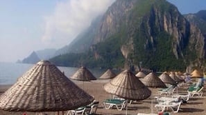 Private beach, sun-loungers, beach umbrellas, beach towels