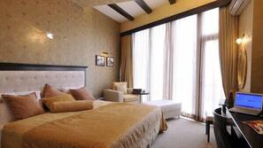 Minibar, in-room safe, desk, iron/ironing board