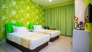 Seprai premium, brankas, meja kerja, dan setrika/meja setrika