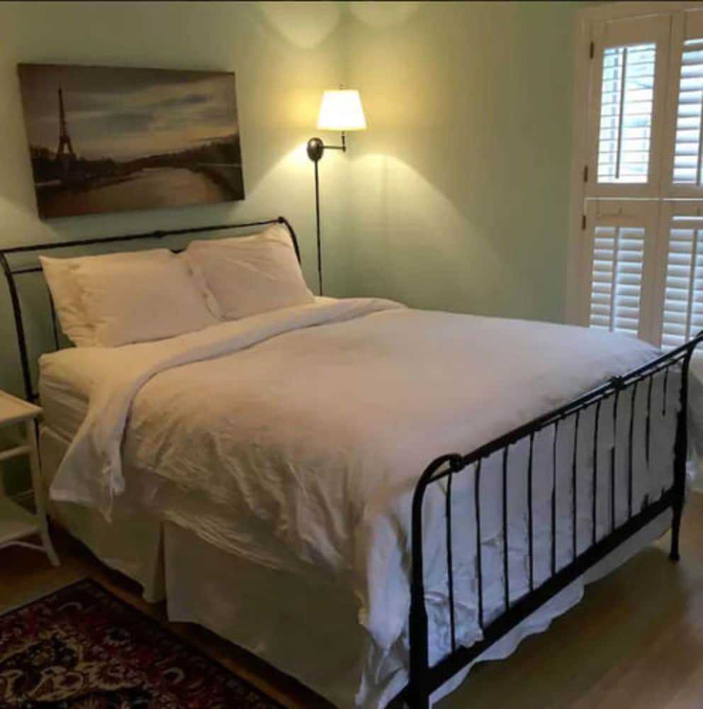 Old Towne Carmel Bed and Breakfast in Indianapolis Best Rates & Deals