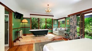 Premium bedding, desk, free WiFi, wheelchair access