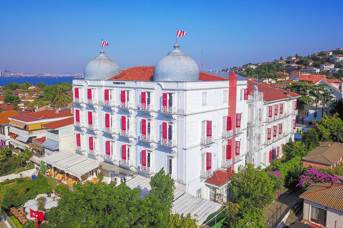 splendid palace hotel in adalar turkey
