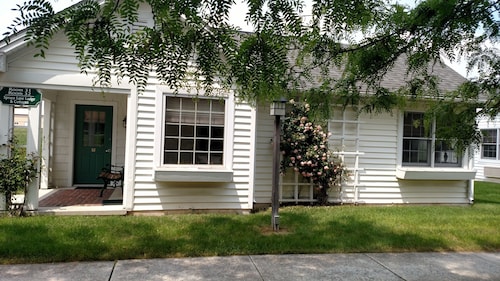 Book Reading Vacation Rentals Travelocity Com