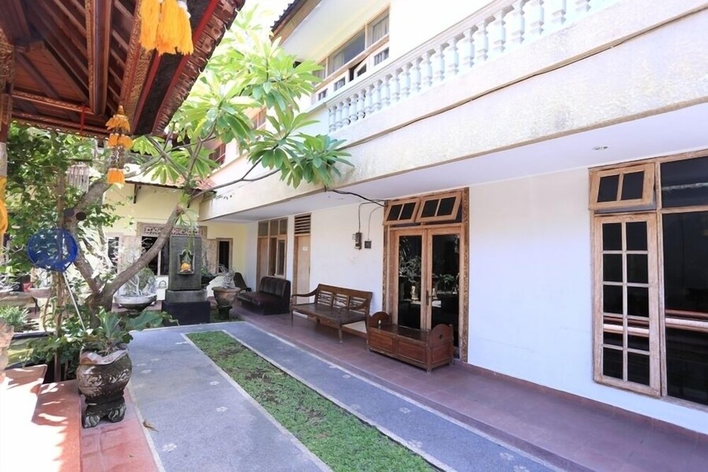 Promo [60% Off] Reddoorz Hangtuah Renon Indonesia | Best Hotels In