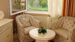 Premium bedding, desk, iron/ironing board, free WiFi