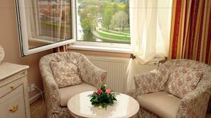 Premium bedding, desk, iron/ironing board, free WiFi