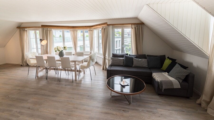 Löwenplatz Apartment near Station by Airhome