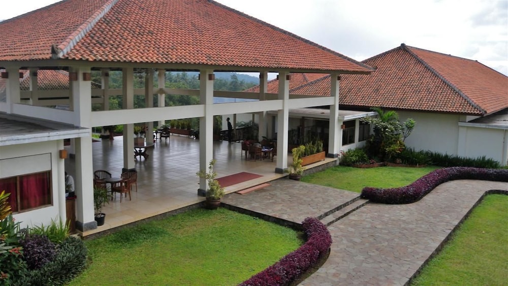 d'Emmerick Salib Putih Hotel Salatiga, Salatiga 18 Room Prices