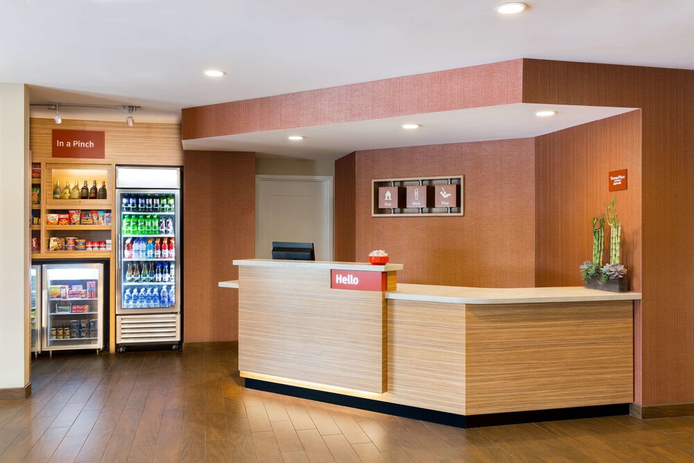 Towneplace Suites By Marriott Battle Creek 2018 Room S 93 Exterior Featured Image Lobby