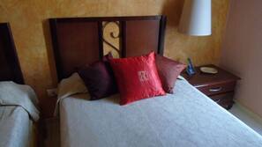1 chambre, minibar, coffre-forts dans les chambres, bureau