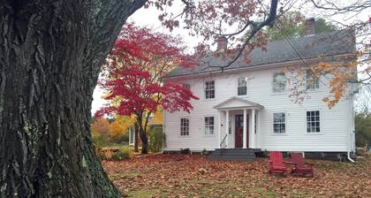 Grand Oak Manor Bed & Breakfast