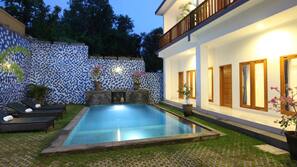 Outdoor pool, sun loungers