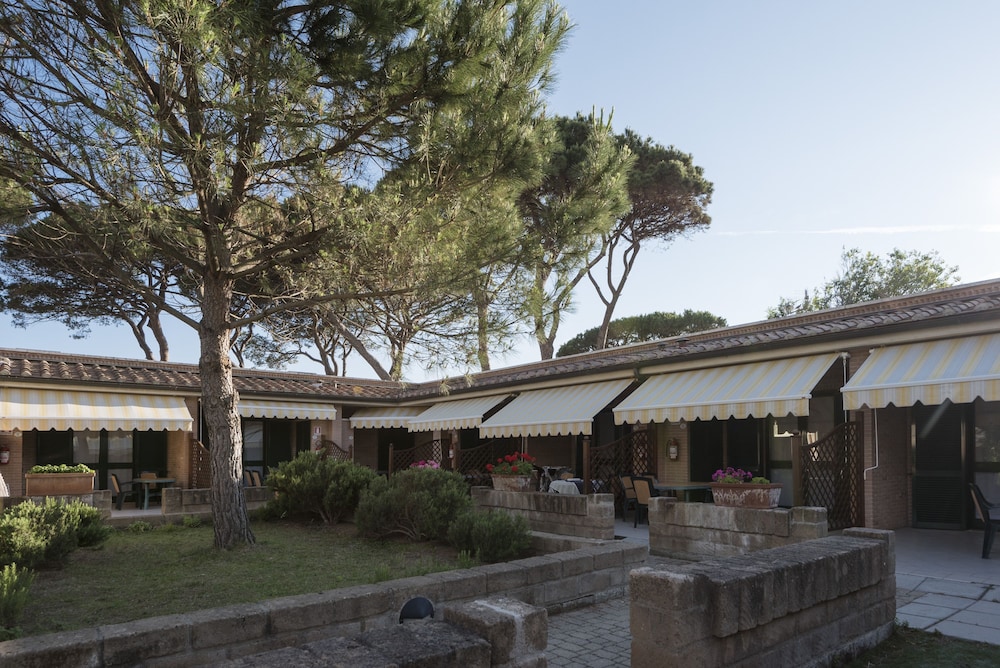 La Madonnina Village Resort In Follonica Hotel Rates