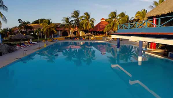 Outdoor pool, sun loungers