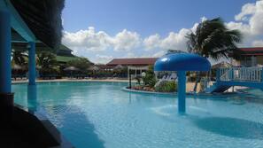 Outdoor pool, pool umbrellas, sun loungers