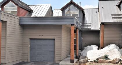 Forest Park 3 Bed 4 Bath Townhome