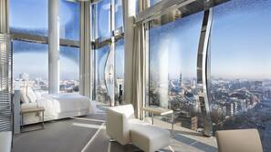 Luxe beddengoed, een minibar, een kluis op de kamer, een bureau