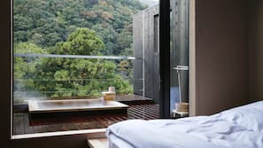 Minibar, in-room safe
