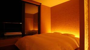 Minibar, in-room safe