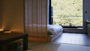 Minibar, in-room safe