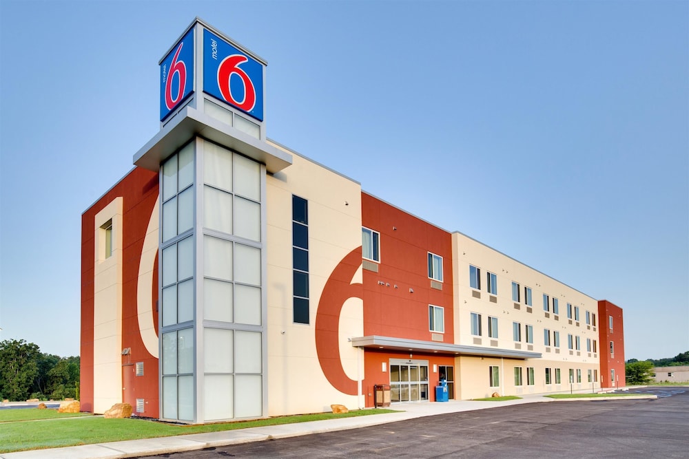 Motel 6 Poplar Bluff, MO in Poplar Bluff Best Rates & Deals on image