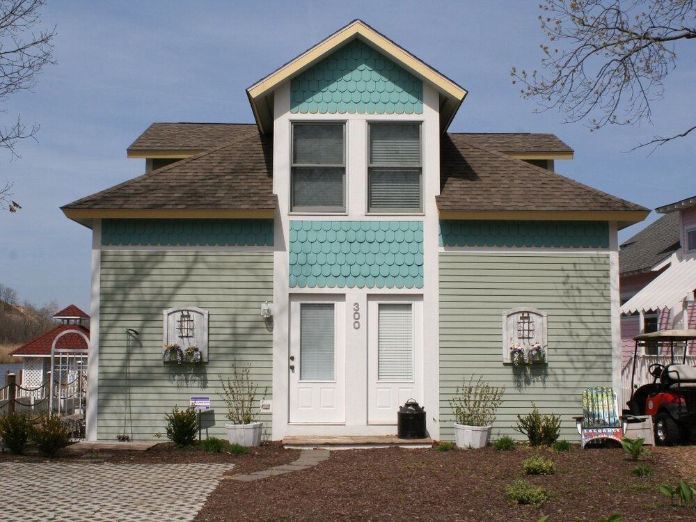 Steel Away 3 Br home by RedAwning