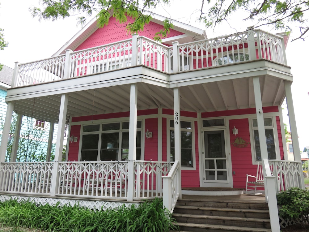 Pretty in Pink 5 Br home by RedAwning
