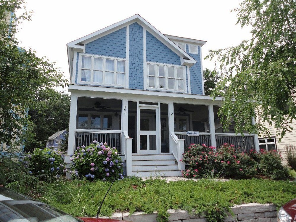 Eastern Shore 5 Br home by RedAwning