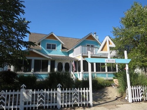 Sun King The Jester 7 Br home by RedAwning