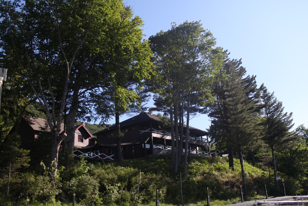 Great Pines In Old Forge Hotel Rates Reviews On Orbitz Mountain View Featured Image