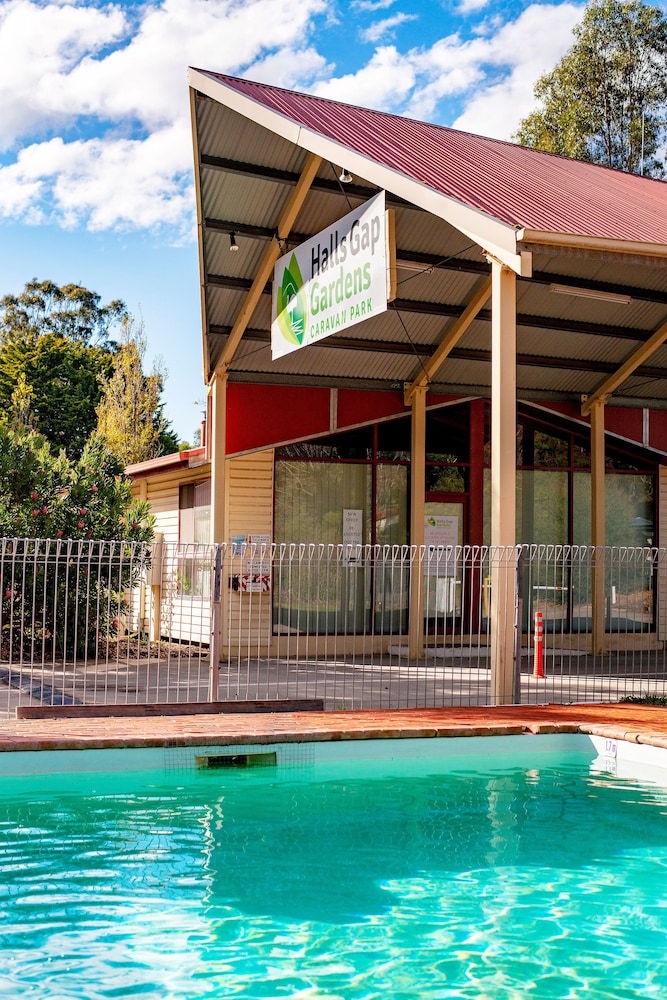 gap hours park royal