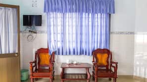In-room safe, desk, soundproofing, free WiFi
