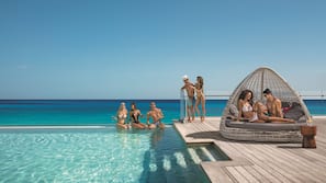 2 outdoor pools