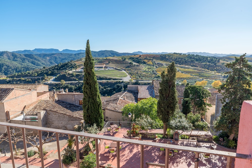 Hotel & Restaurant Cal Llop in Gratallops, Spain