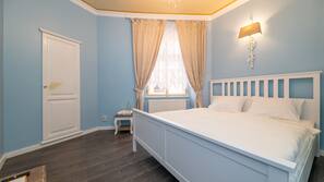 Hypo-allergenic bedding, in-room safe, blackout drapes, soundproofing
