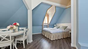 Hypo-allergenic bedding, in-room safe, blackout drapes, soundproofing