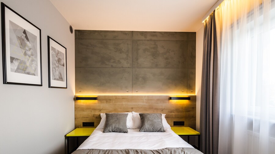 Air Hotel