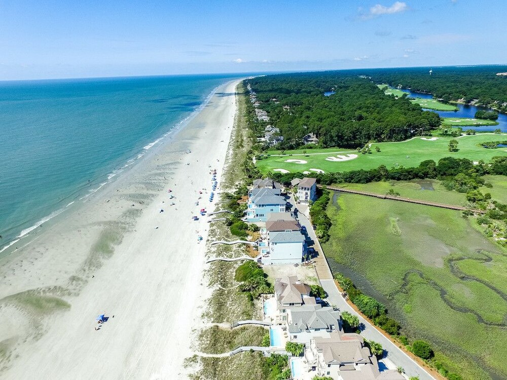 21 Singleton Beach Place 6 Br home by RedAwning (Hilton Head, USA
