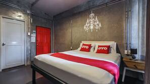 Free WiFi, linens