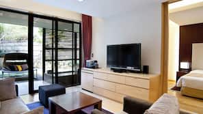 Minibar, in-room safe, desk, iron/ironing board