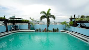 Kolam renang outdoor