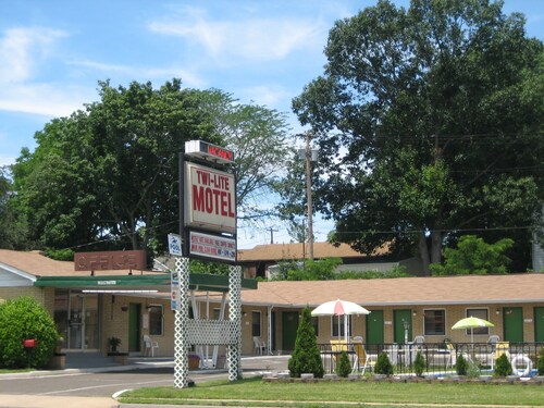 Great Place to stay Twi-Lite Motel near Front Royal 