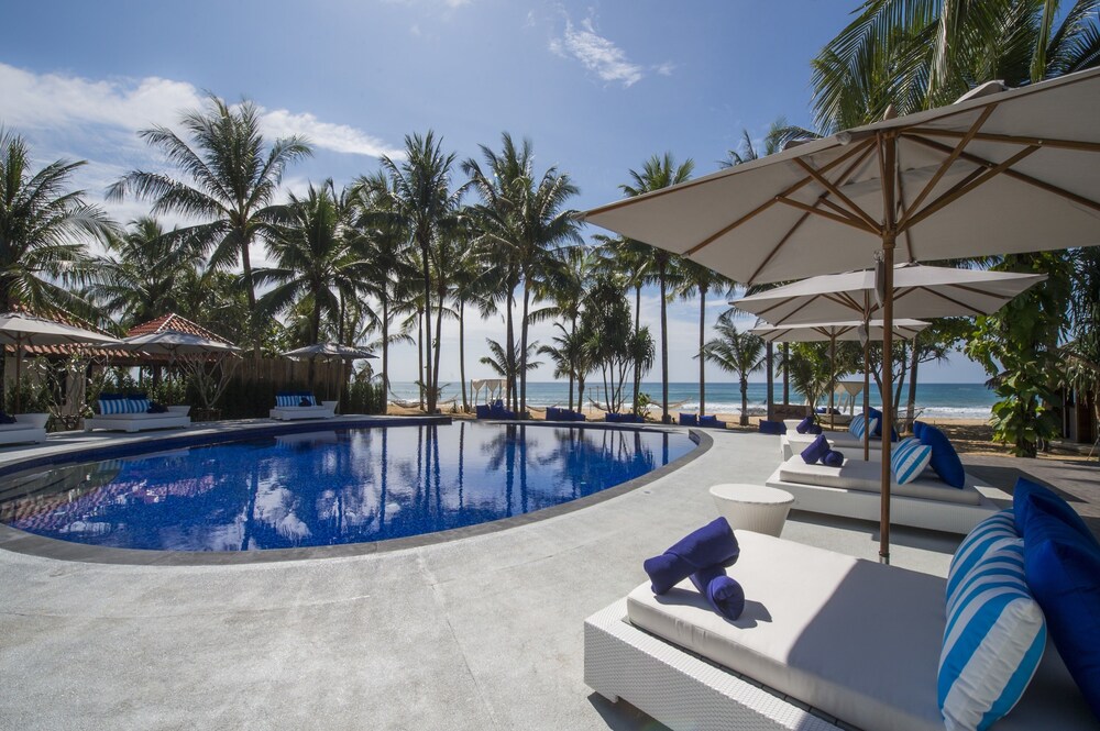 Akyra Beach Resort Phuket Takua Thung Tha