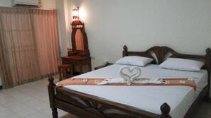 Desk, blackout curtains, rollaway beds, free WiFi